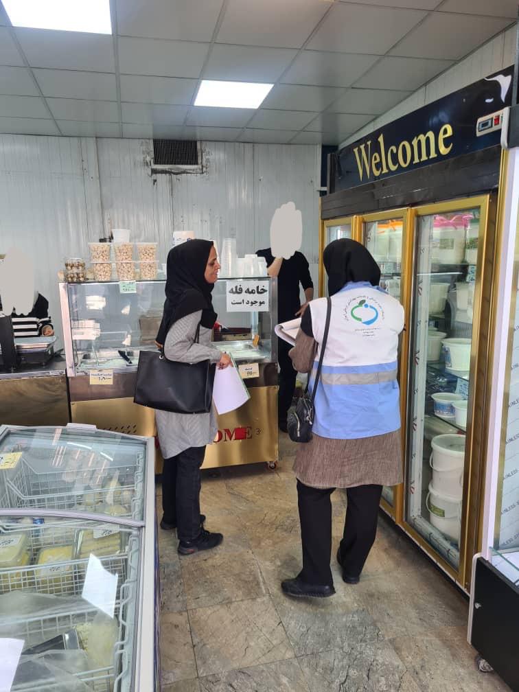 برگزاری گشت مشترک کارشناسان بهداشت محیط مرکز بهداشت شمال غرب یک در معیت کارشناس محترم دامپزشکی جهت نظارت بر واحد های عرضه لبنی